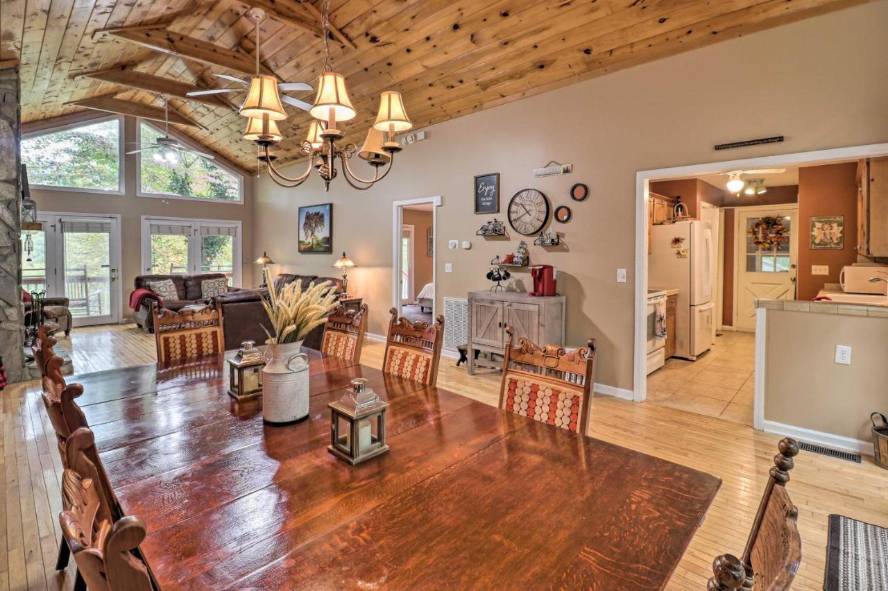 Rustic Red Cabin With Deck In Maggie Valley Club! Экстерьер фото