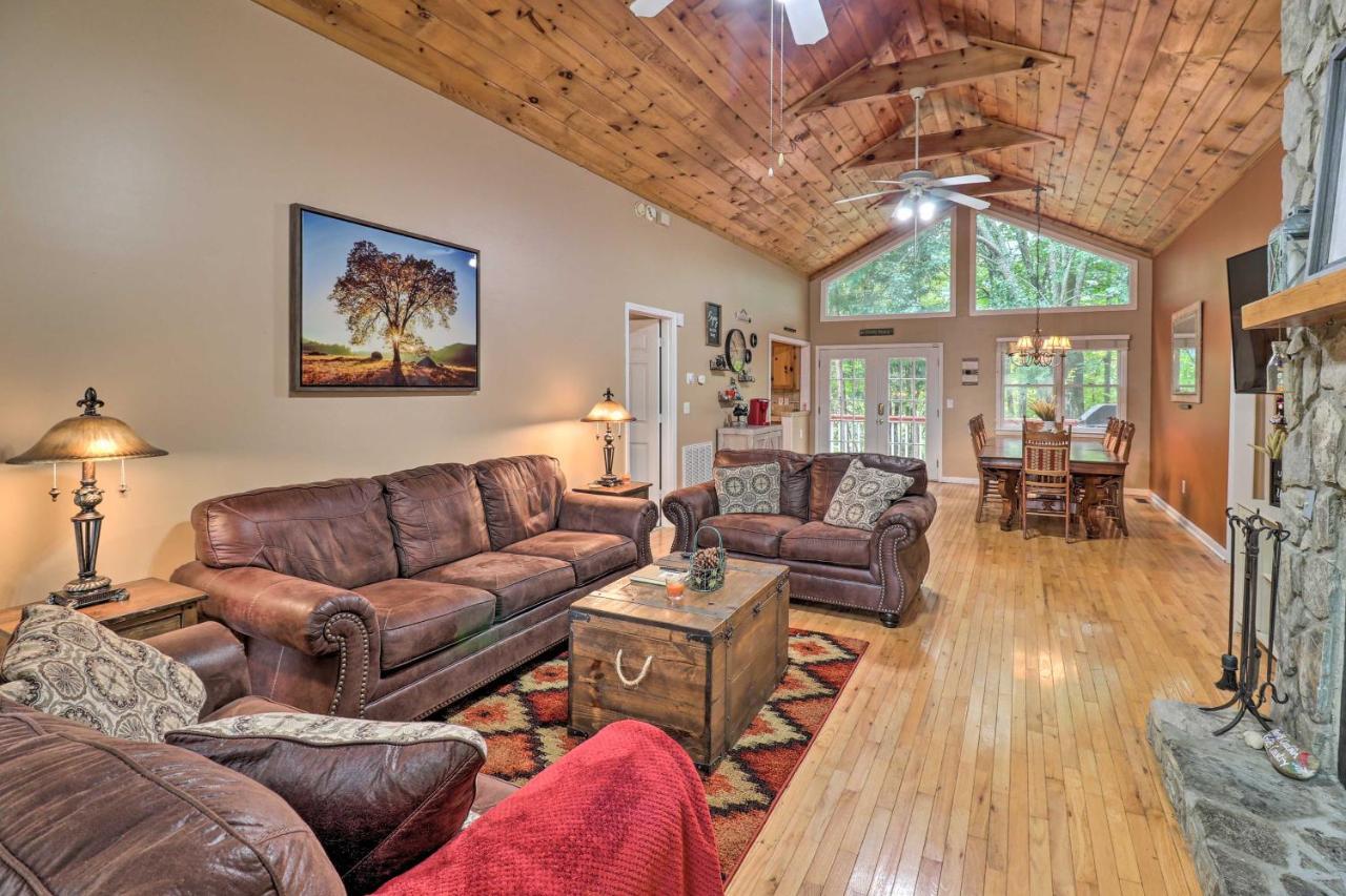 Rustic Red Cabin With Deck In Maggie Valley Club! Экстерьер фото