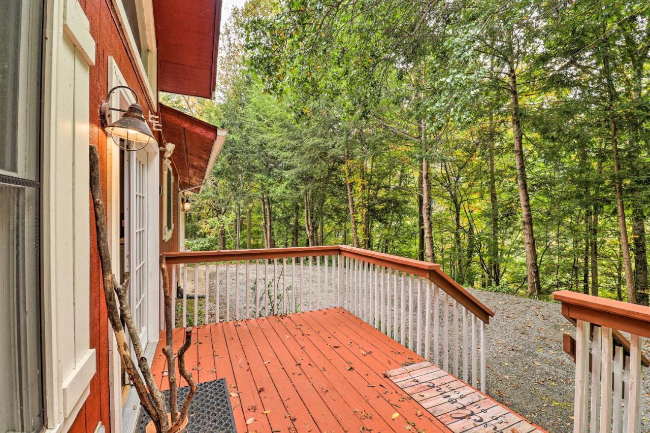 Rustic Red Cabin With Deck In Maggie Valley Club! Экстерьер фото